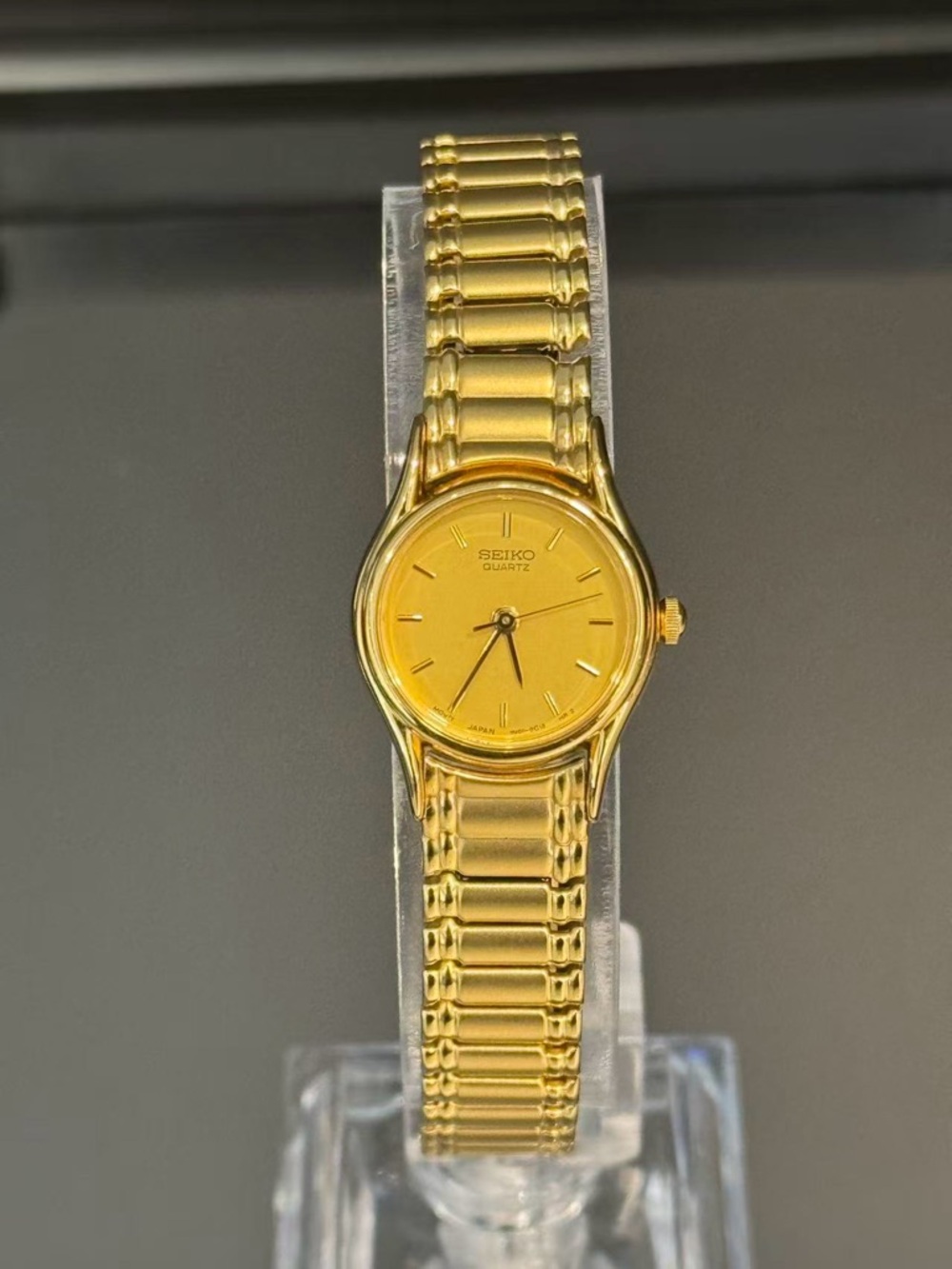 Seiko Ladies Watch Quartz Champagne Dial Stretch Bracelet New Battery Runs 1